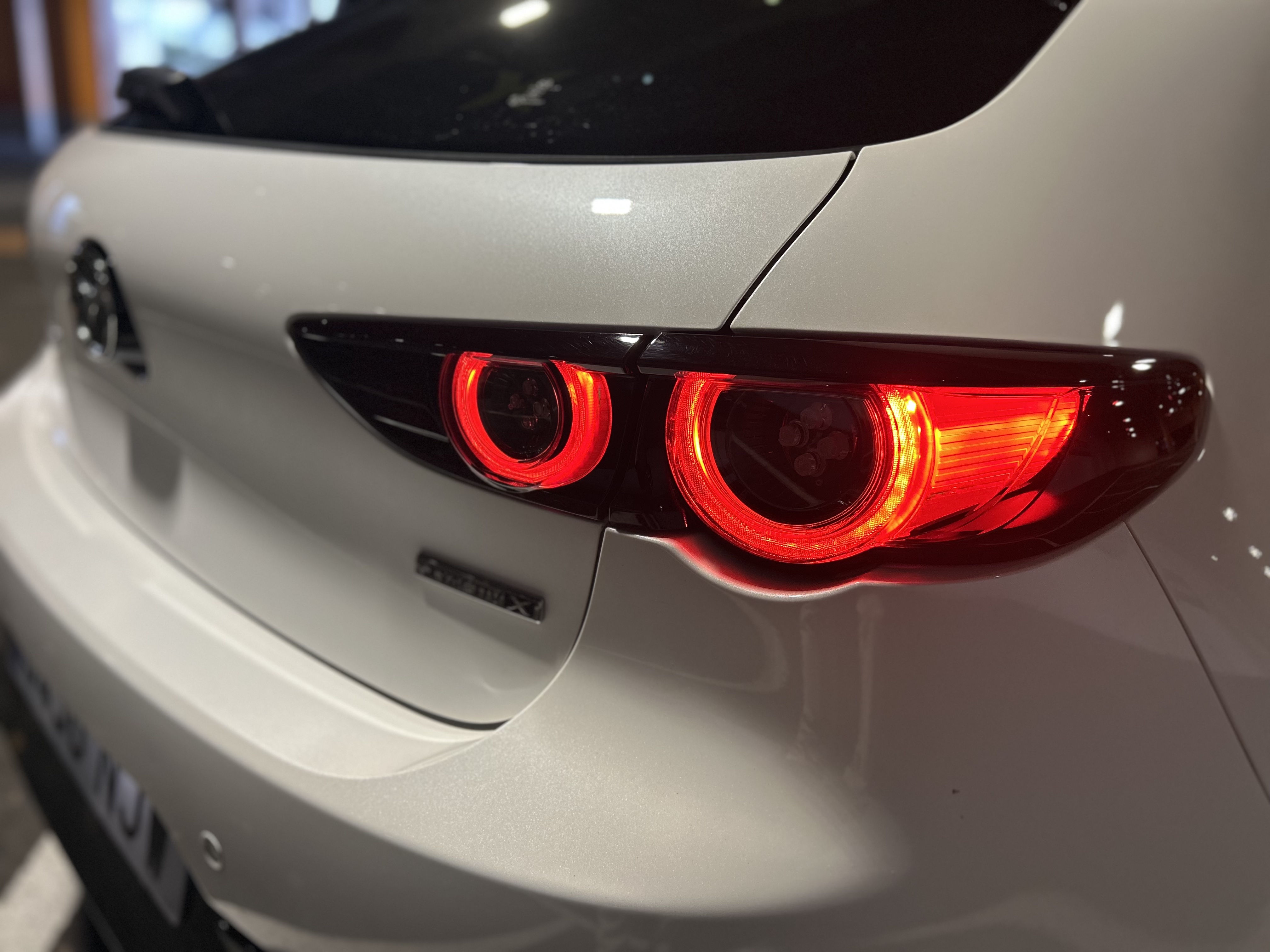 Mazda 3 2.0 Skyactiv-X 180 CV · Acabado LUXURY